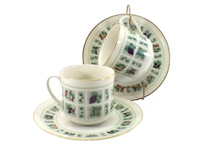Juego de 2 tazas y platillos de tapiz Royal Doulton TC1024 frutas y flores en borde de colección - Imagen 1 de 14