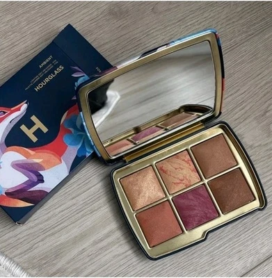 New- LIMITED EDITION Hourglass Fox Face Palette - Image 1 of 3