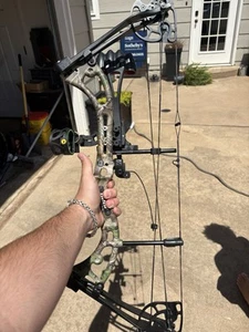 Bear Apprentice 3 Compound Bow with 4 arrow quiver And Trophy Ridge Sight - Picture 1 of 3