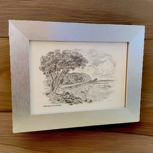 FRAMED Vintage - Lithograph Postcard - Paihia Beach, New Zealand - Peter Arnold - Picture 1 of 11