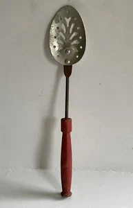 Betty Crocker Toy Kitchen Slotted SpoonVintage Red Wooden Handle vintage / - Picture 1 of 8