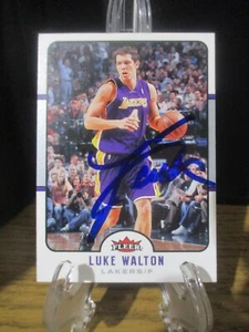 LUKE WALTON SIGNED/AUTOGRAPHED FLEER CARD LA LAKERS NBA - Picture 1 of 3
