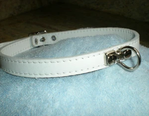 Collar de cuero, 19-3/4" x 1/2" cuello blanco, poste y anillo D, gótico, hecho a mano - Imagen 1 de 4