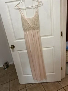 Camisón de colección Petit GILEAD borde de encaje melocotón pálido longitud completa FALTA CORBATA - Imagen 1 de 4