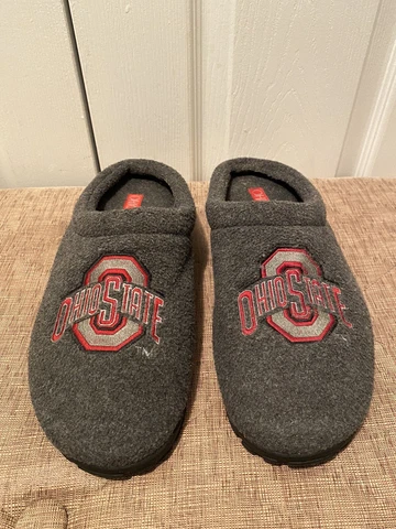 OHIO STATE BUCKEYES Men’s Stitched logo ￼MEMORY FOAM Like SLIPPERS. SIZE 9-10 Cover