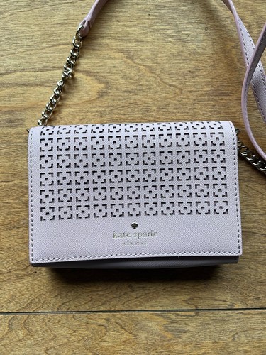 Tracolla piccola con patta Kate Spade New York rosa pallido