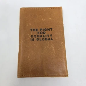 Passaporto in pelle marrone ABLE | Portafoglio per carte - Lotta per l'uguaglianza è globale - Foto 1 di 7