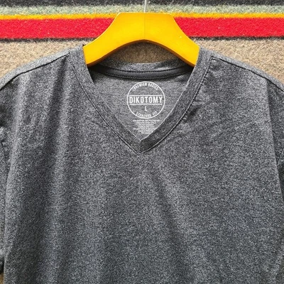 Camiseta Dikotomy Premium Basics Para Hombre Grande Cuello en V Ajuste Estándar Essentials Foto 1 de 4