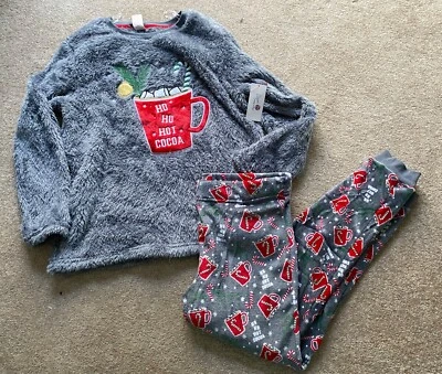 ¡NUEVO CON ETIQUETAS! Juego de pijama de Navidad Secret Treasures para mujer de 2 piezas de felpa de cacao caliente, LG Foto 1 de 4