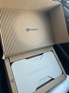 NVIDIA GeForce RTX 5070 Founders Edition FE Graphics Card Brand New With Reciept - Picture 1 of 3