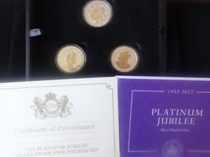 2022 SILVER PROOF JERSEY GUERNSEY IOM £5 COIN BOX SET + COA PLATINUM JUBILEE - Foto 1 di 11