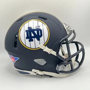 Notre Dame Fighting Irish CUSTOM Matte Navy - Pinstripe Mini Football Helmet - Afbeelding 1 van 3