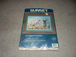 Vintage 1997 Sunset Crewel Kit ~ Old Homestead Bluebirds 20” x 15” #11103 OHNE FÄDEN - Bild 1 von 2