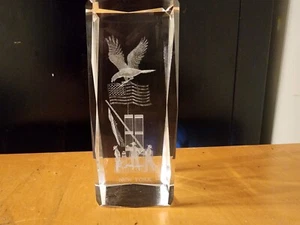 Twin Towers 9/11 3D Laser geätzt Kristallglas Briefbeschwerer Patriotische Szene - Bild 1 von 10