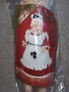 Muñeca artesanal de fibra muñeca Mrs. Claus #2006 recuerdos de muérdago con patrón de ganchillo - Imagen 1 de 5