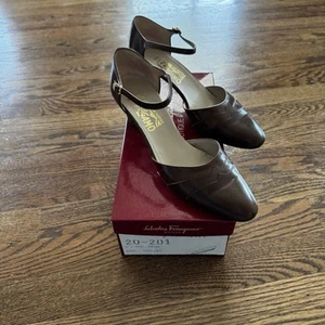 Vintage Salvatore Ferragamo Size 9 AA Narrow Brown T Strap Leather Heels Shoes - Picture 1 of 13