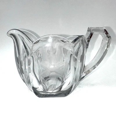 Antigua crema de vidrio de manganeso grabada con paneles florales vidrio prensado temprano brilla Foto 1 de 4