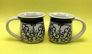 Vintage. Blau-weiße handbemalte Keramik Keramik Tassen 2er Set signiert "M" - Bild 1 von 6