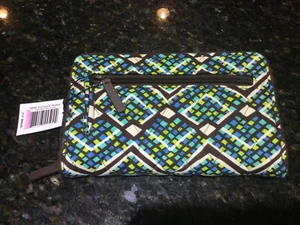 VERA BRADLEY RFID Turnlock Wallet RAIN FOREST - New with Tag - Picture 1 of 3