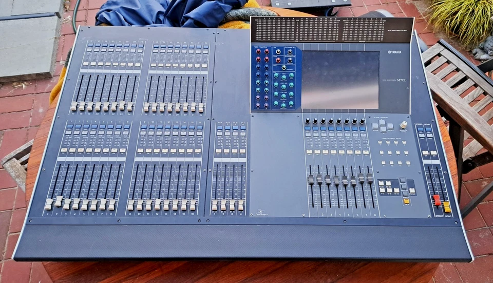 Yamaha M7CL 32    im Top Zustand   mit Meterbridge - Bild 1 von 4