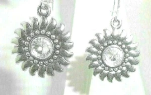 Nuevos Preciosos Pendientes Colgantes 3D Girasol con Cristal Blanco Tono Plata 1.75" Largo - Imagen 1 de 3