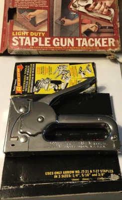 Sujetador de flecha JT-21 CM grapadora pistola herramienta trabajo ligero Nuevo de Lote Antiguo Foto 1 de 4