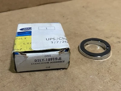 Antena de radio Ford D2LY-18919-A soporte bisel -- 1972-1976 Lincoln Mark IV NOS Foto 1 de 4