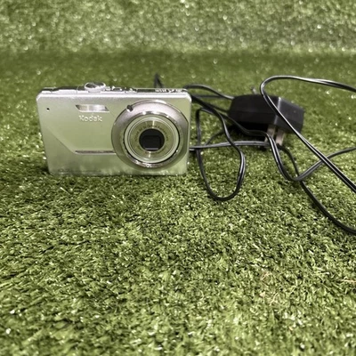 Kodak EasyShare M340 10.2MP Digital Camera - Silver Tested Works - Image 1 of 4