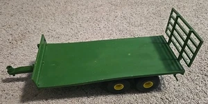 Ertl 1/16 John Deere Big Farm Plastic Flatbed Hey Trailer - Picture 1 of 7