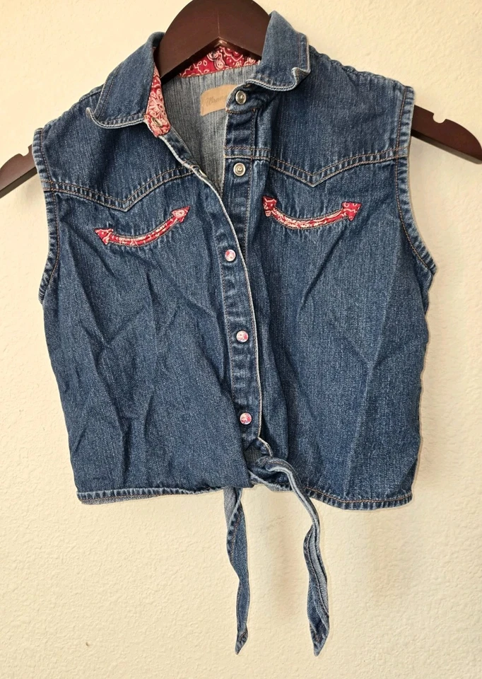 Винтажный девочек Wrangler джинсовой ткани жилет красный бандана акценты джинсовой ткани 100% хлопок - Изображение 1 из 4