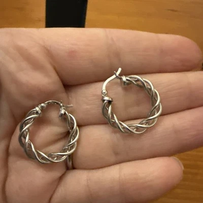 Pendientes con bisagras de eslabones de cadena trenzados trenzados de plata de ley 925 Foto 1 de 2