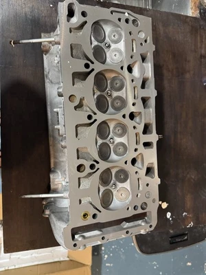 大众原始设备制造商再制造气缸盖奥迪 2.0 Turbo CCTA 发动机代码 — 第 1/4 张图片