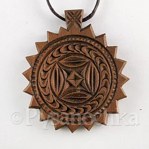 Colgante cuerpo tallado a mano. Talla en madera Hutsul ucraniano. Regalo para coleccionista. - Imagen 1 de 8