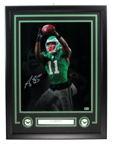 A.J. Foto marrón autografiada 16x20 Philadelphia Eagles enmarcada Beckett 193523 - Imagen 1 de 4