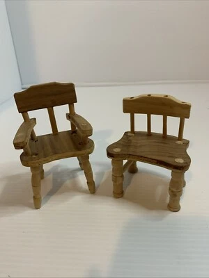 Conjunto de 2 cadeiras miniaturas diferentes de boneca 5" rústicas sem pintura - Imagem 1 de 4