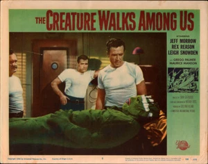 Tarjeta de vestíbulo original Creature Walks Among Us #8 1956 criatura en la foto - Imagen 1 de 1