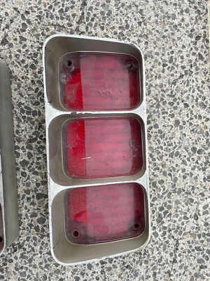 Oldsmobile Cutlass 442 1972 luces traseras Foto 1 de 4