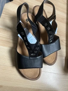 Pavers , Black Ladies Sandals Size 4 BNWT. - Picture 1 of 9