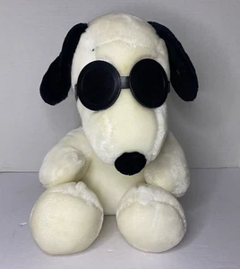 Vintage SNOOPY Dog Plush Stuffed United Features PEANUTS - Picture 1 of 3