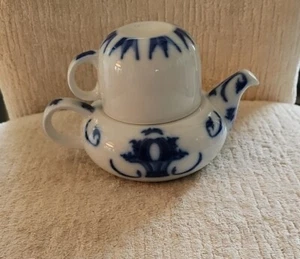VINTAGE BING & GRONDAHL COPENHAGEN ALL-IN-ONE TEAPOT WITH CUP MADE IN DENMARK - Picture 1 of 9