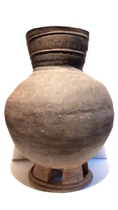 Korean Silla Stoneware Tall incised pot - Picture 1 of 19