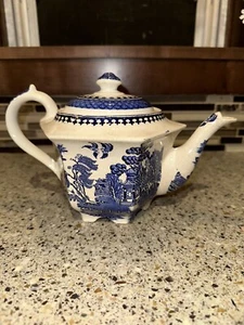 Vintage, Sadler England, Blue Willow, Hexagonal Teapot 7” by 9.5” (see pics)(C36 - Picture 1 of 14