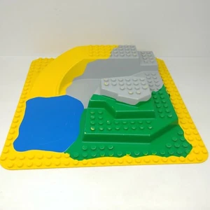 Lego Duplo Zoo 24 x 24 Zoo 4 level Raised Baseplate 2295 Water Yellow Green - Picture 1 of 10