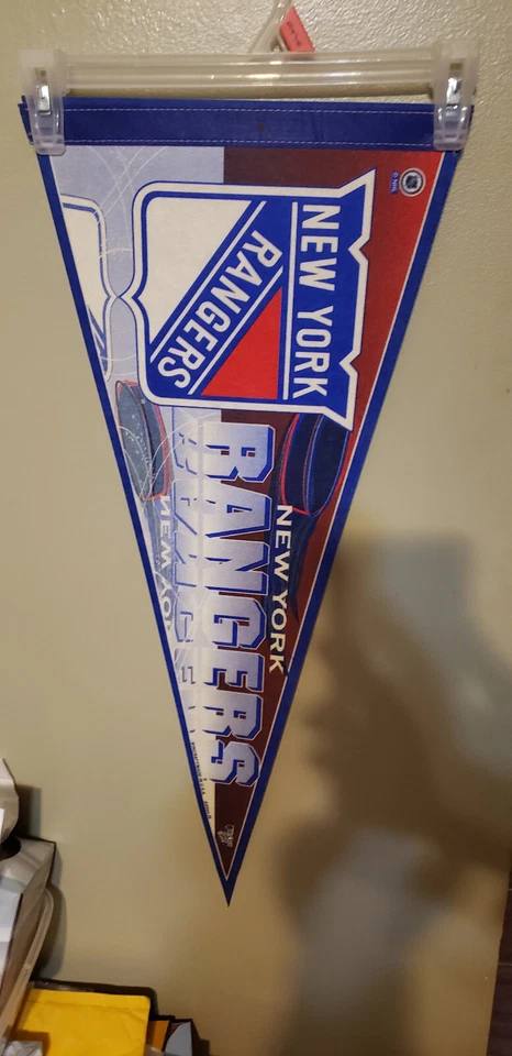 NEW YORK RANGERS NHL HOCKEY VINTAGE RETRO  FELT PENNANT 11/11/23 - Image 1 of 1