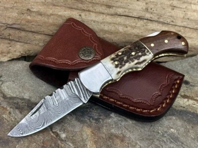 Cuchillo plegable de acero Damasco hecho a mano cuerno de ciervo y mango de madera con funda Foto 1 de 4