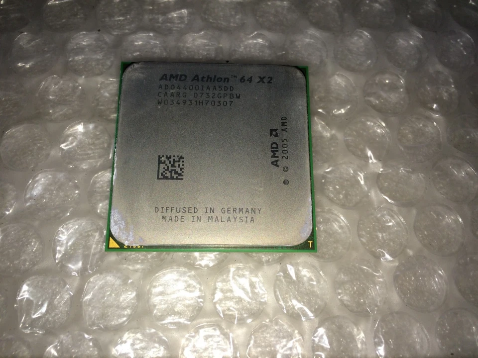Processore AMD Sempron 3400+ SDA3400IAA3CW 1.8GHz 1600MHz 256MB Socket AM2  - Immagine 1 di 1