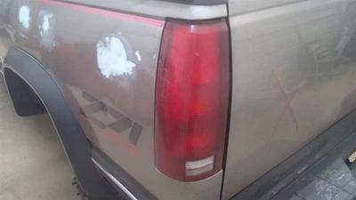Luz trasera izquierda del conductor para camioneta Chevrolet 2500 90-00 1863996 lente lámpara de respaldo Foto 1 de 4