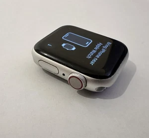 Apple Watch Series 4 GPS+Cellulaire 40mm Boitier en Aluminium - Photo 1 sur 5