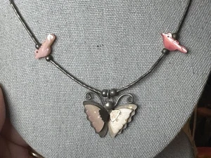 Collana girocollo vintage nativi americani MOP e ostrica spinosa farfalla e uccellini fetish - Foto 1 di 13
