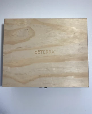 DoTerra 大号木制精油盒 - 可容纳 74 油带 Doterra 围巾 — 第 1/4 张图片
